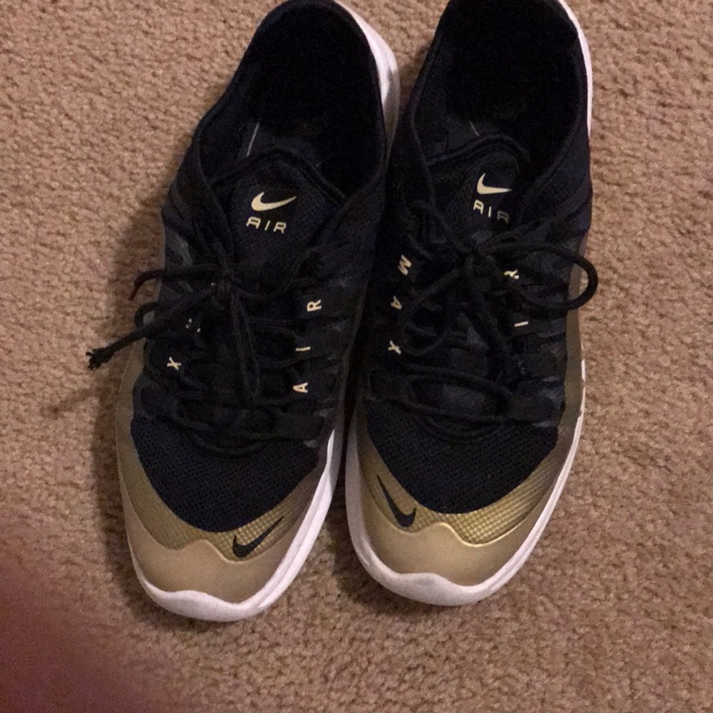 Air max axis gold